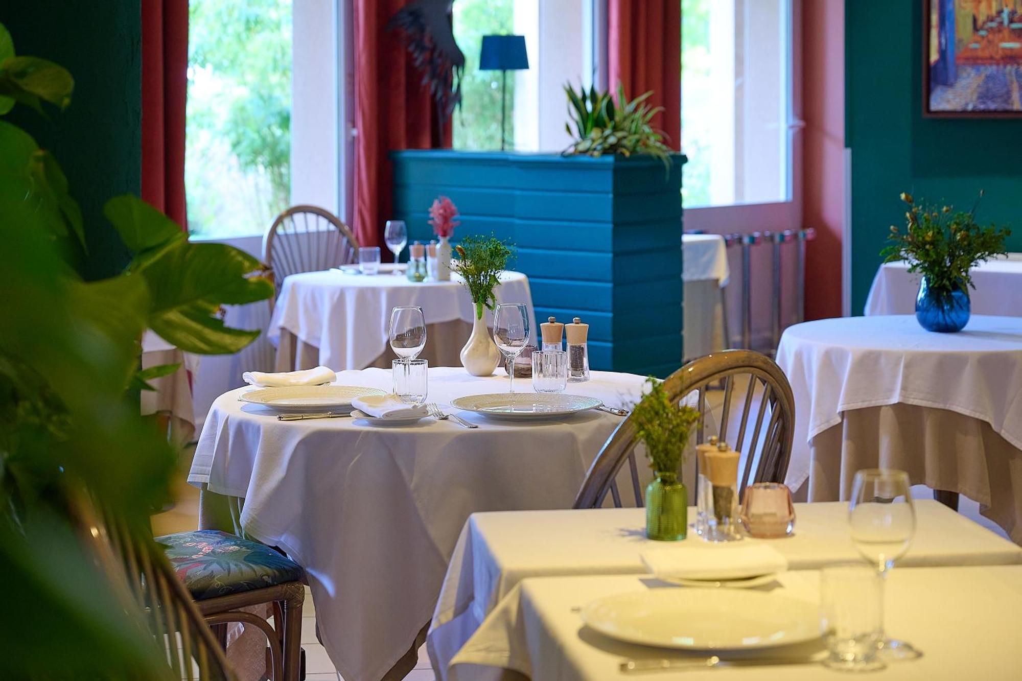 Logis L'Ermitage Hotel & Restaurant ソルジュ エクステリア 写真